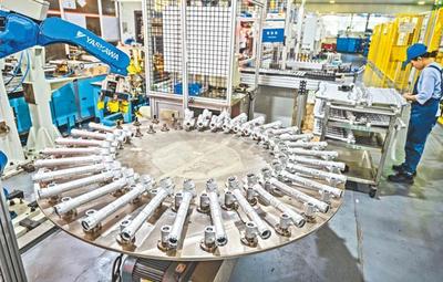 荊州錨定汽車裝備制造產業集群