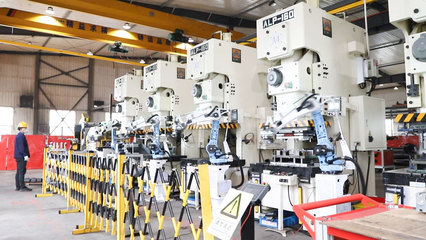 湖南沁峰機(jī)器人:以創(chuàng)新驅(qū)動智能制造 打造行業(yè)標(biāo)桿企業(yè)